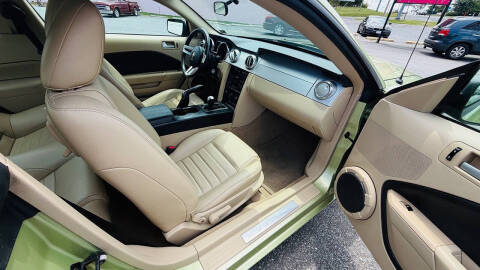 2005 Ford Mustang GT Deluxe