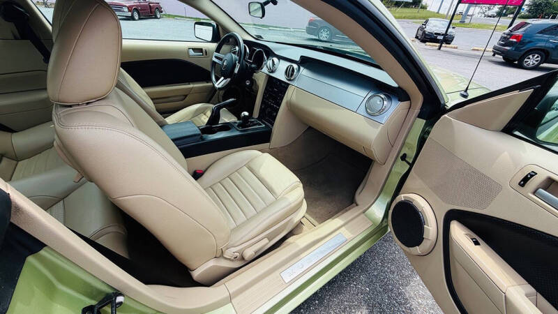 2005 Ford Mustang GT Deluxe