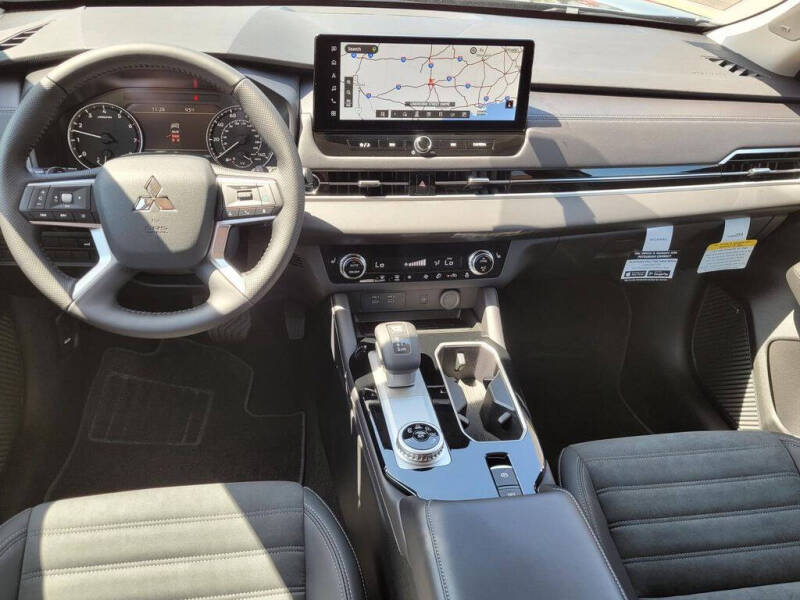 2026 Mitsubishi Outlander SE
