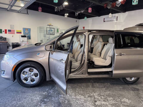2018 Chrysler Pacifica Hybrid Touring Plus