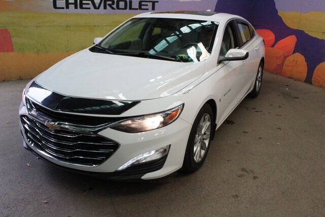 Used 2019 Chevrolet Malibu LT with VIN 1G1ZD5ST8KF194978 for sale in Grand Ledge, MI