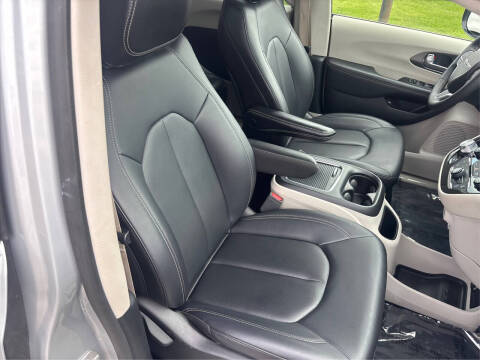 2024 Chrysler Pacifica Plug-In Hybrid Select