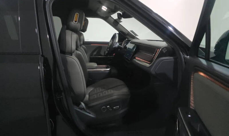 2024 Rivian R1S Adventure