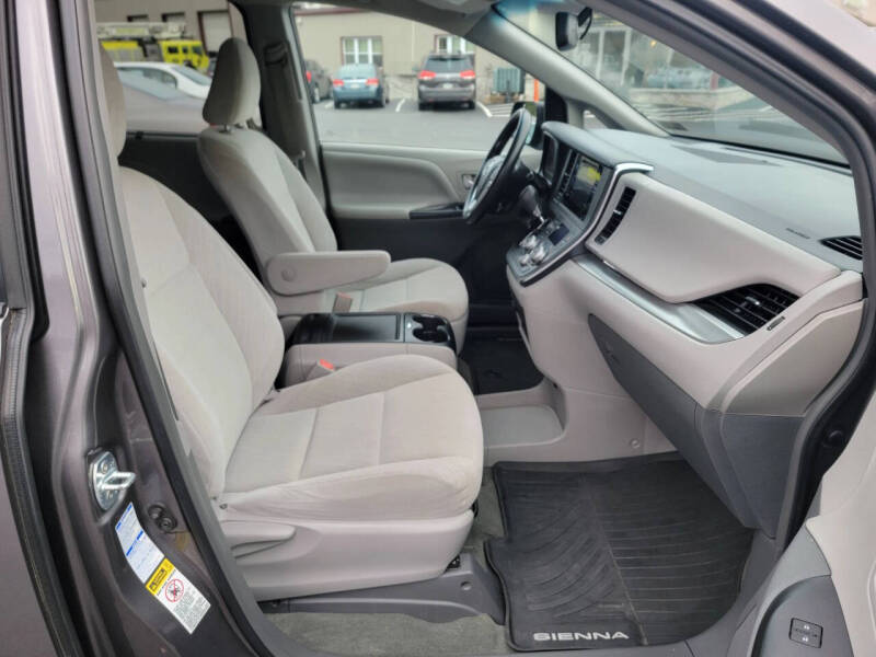 2017 Toyota Sienna LE 7-Passenger