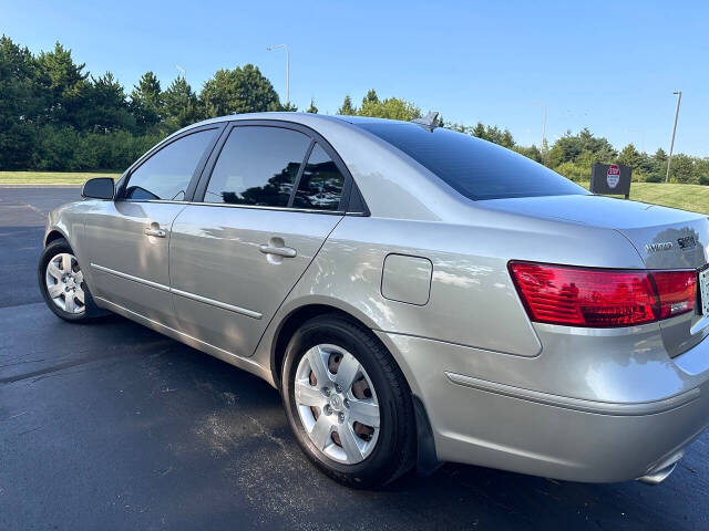 2009 Hyundai SONATA for sale at Genuine Motors in Schaumburg, IL