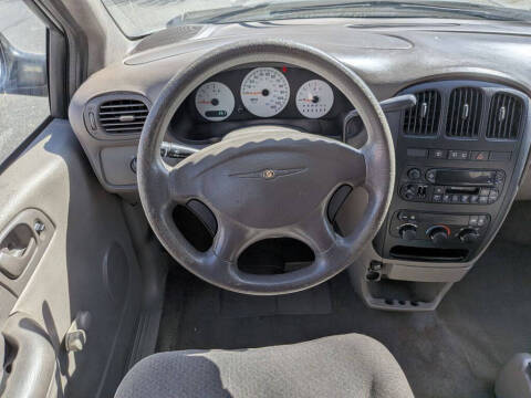 2003 Chrysler Voyager LX Value