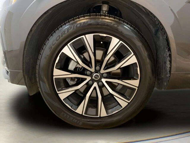2025 Volvo XC60 B5 Core Dark Theme