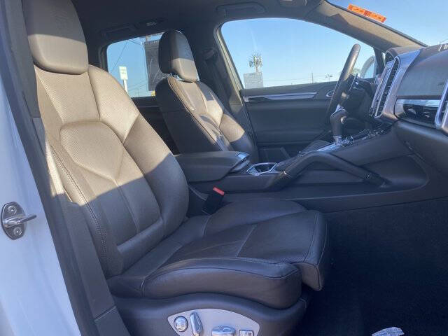 2017 Porsche Cayenne Platinum Edition