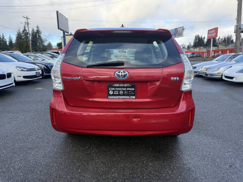 2012 Toyota Prius v Five