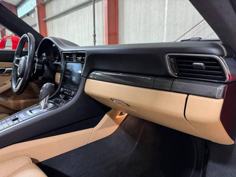 2018 Porsche 911 Carrera