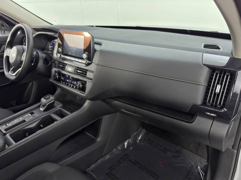 2024 Nissan Pathfinder S