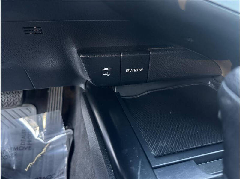 2018 Toyota Camry Hybrid LE