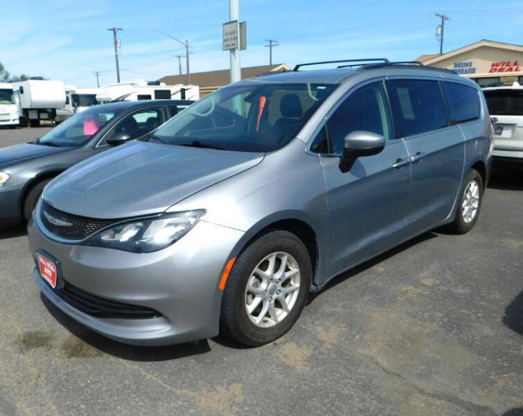 2020 Chrysler Voyager's photo