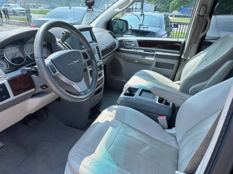 2009 Chrysler Town and Country Touring