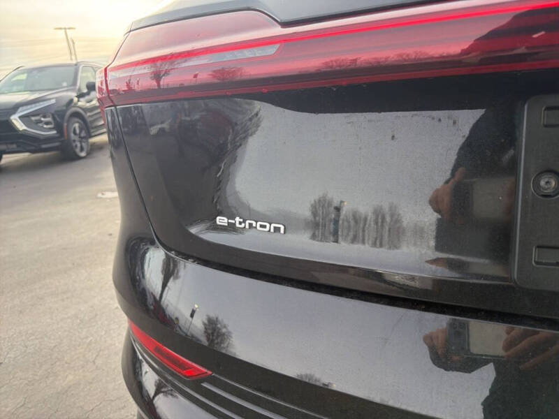 2021 Audi e-tron quattro Premium