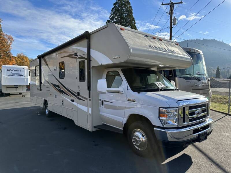 2018 **SALE PENDING** Winnebago Minnie Winnie 31K / 31ft for sale at Jim Clarks Consignment Country - Class C Motorhomes in Grants Pass OR