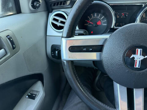 2005 Ford Mustang GT Deluxe