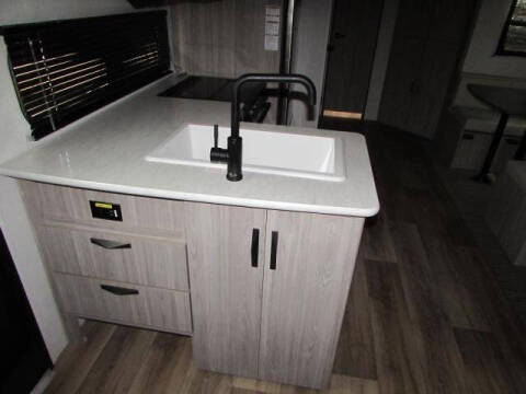 2025 KEYSTONE P 284QB