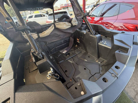 2022 Polaris Razor