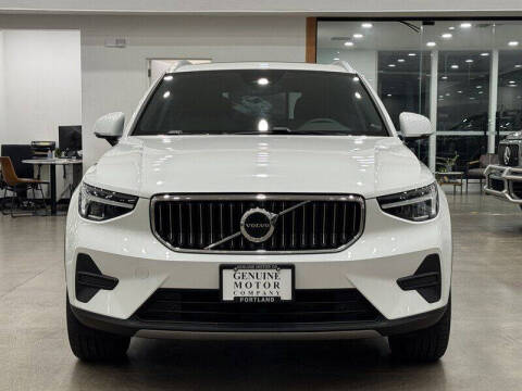 2025 Volvo XC40 B5 Core Bright Theme