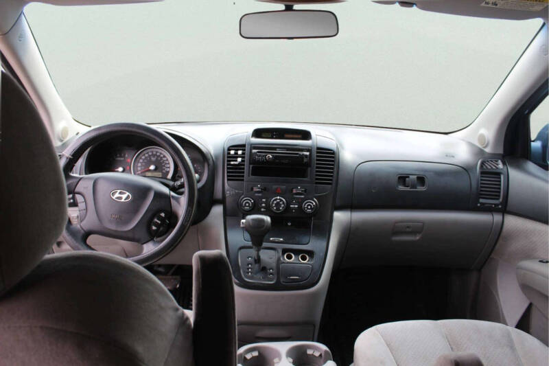 2008 Hyundai Entourage GLS