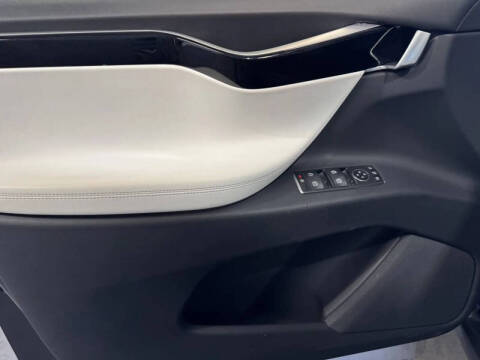 2017 Tesla Model X 90D