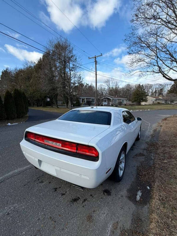 2014 Dodge Challenger SXT Plus