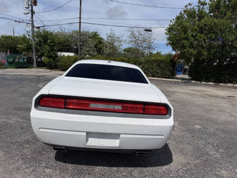 2013 Dodge Challenger SXT Plus