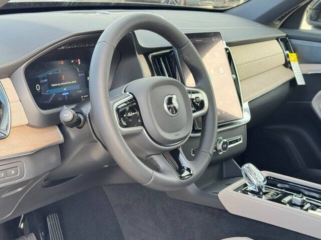 2026 Volvo XC90 T8 Plus 7P