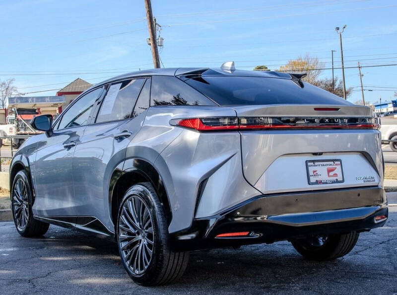 2023 Lexus RZ 450e Luxury