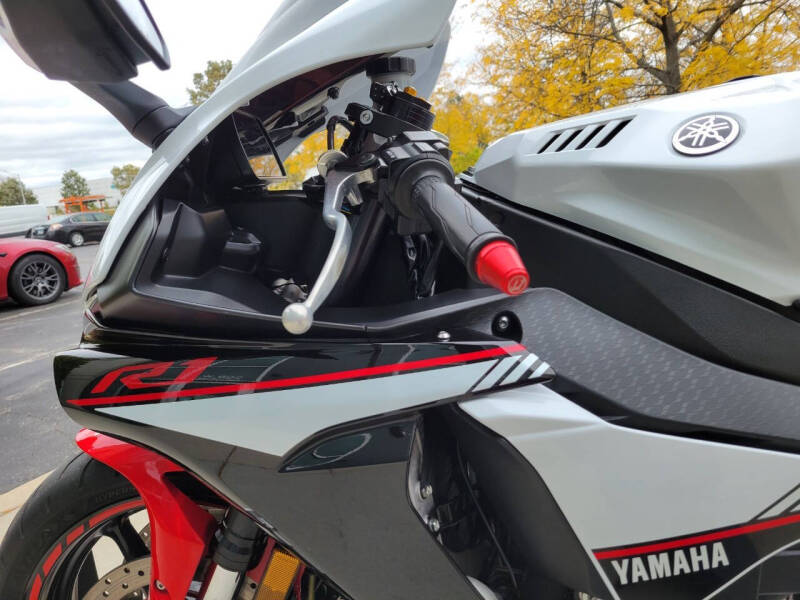 2016 Yamaha YZF-R1