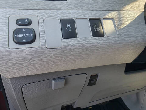 2013 Toyota Sienna SE 8-Passenger