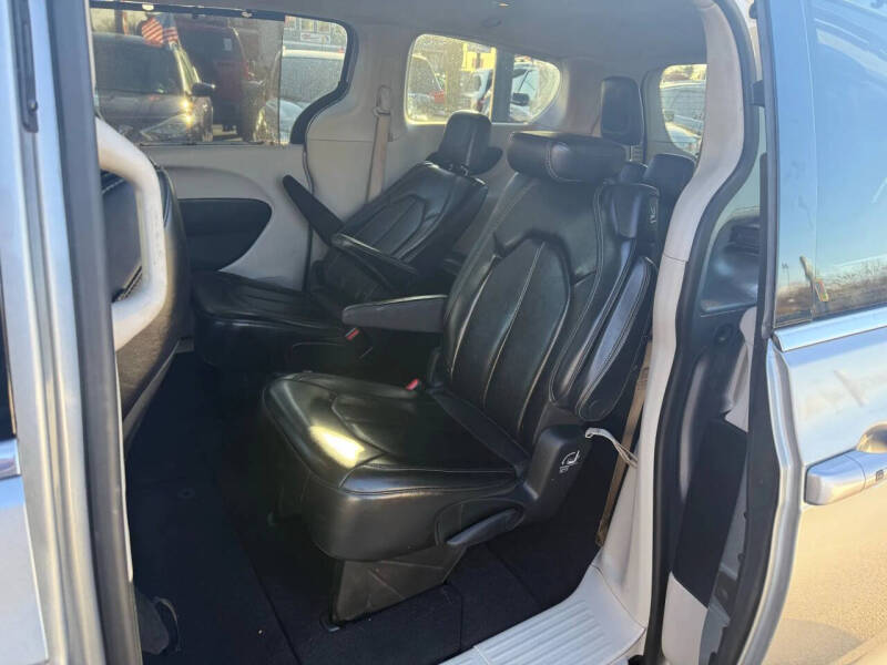 2020 Chrysler Voyager LXi