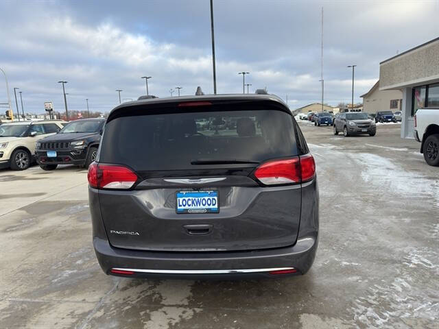 2017 Chrysler Pacifica Touring-L