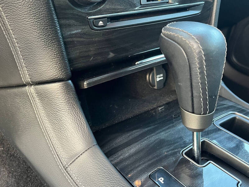 2014 Chrysler 300 C John Varvatos Limited Edition