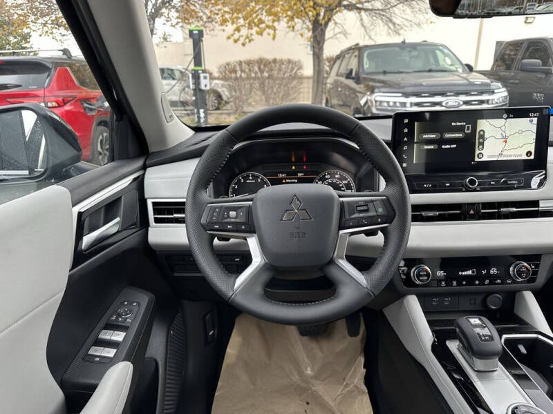 2025 Mitsubishi Outlander SE