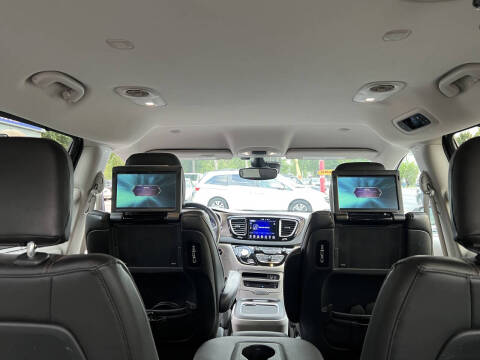 2017 Chrysler Pacifica Touring-L Plus