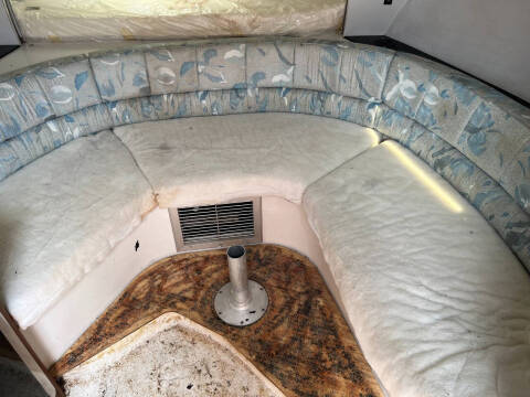 1990 Regal Commodore 265 Cabin Cruiser