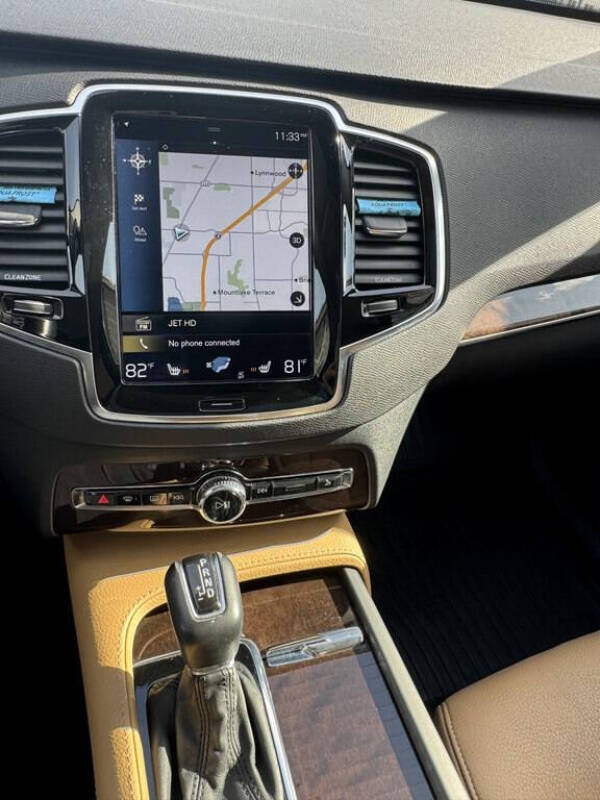 2016 Volvo XC90 T6 Momentum