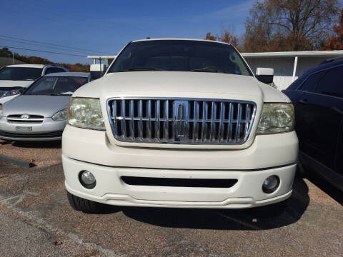 2008 Lincoln Mark LT for sale at Kelly's Cars in Camdenton MO