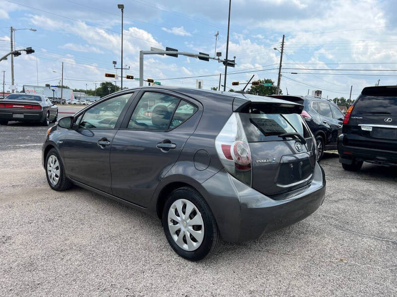 2014 Toyota Prius c Three