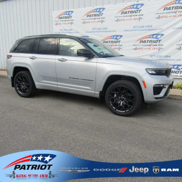 2025 Jeep Grand Cherokee Summit's photo