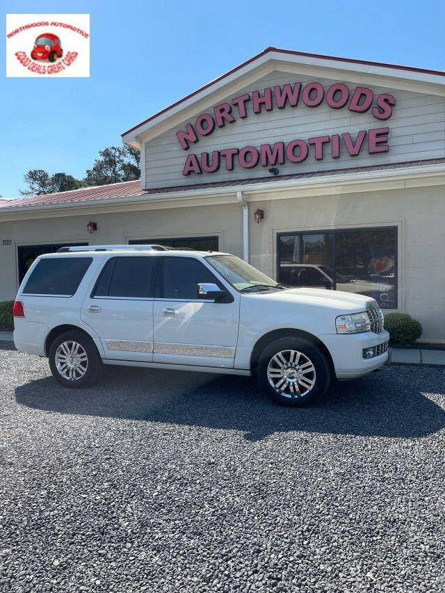 Off white 2008 Lincoln Navigator Base 4dr SUV 2
