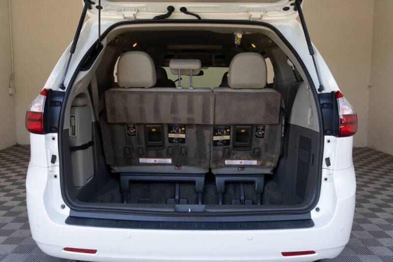 2017 Toyota Sienna XLE Premium 8-Passenger