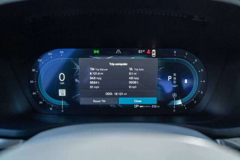 2024 Volvo S60 B5 Core Dark Theme