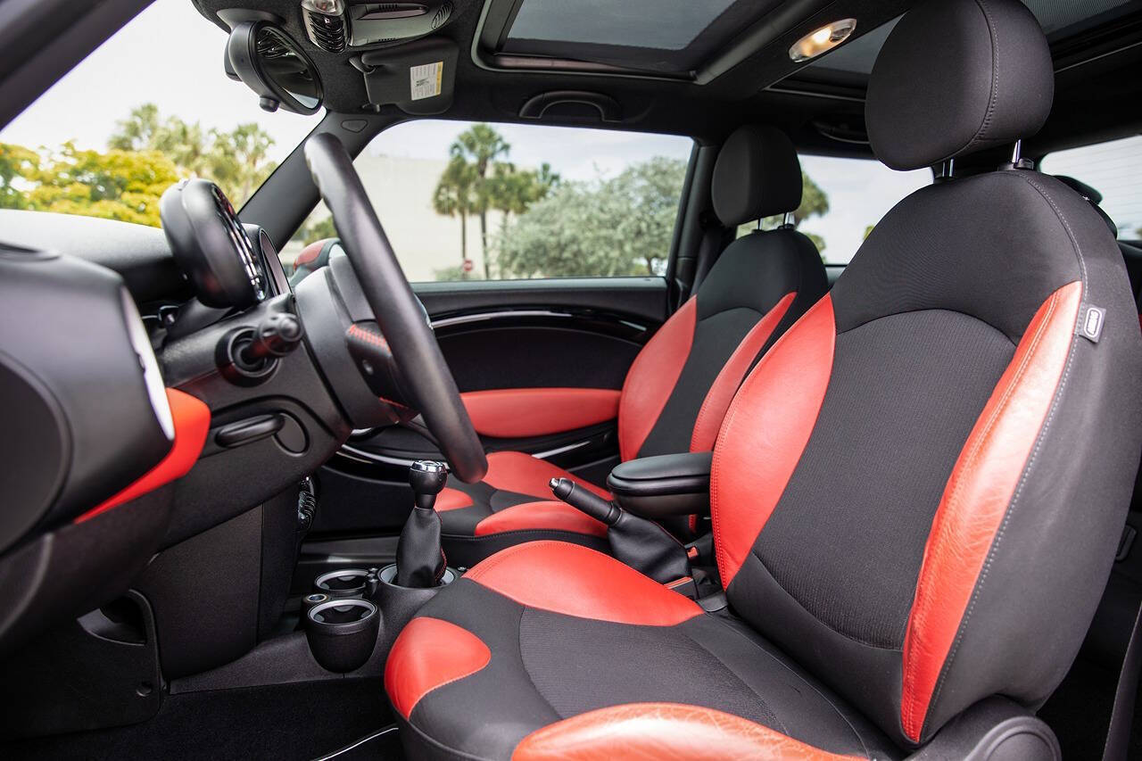 2012 MINI Cooper Hardtop 32