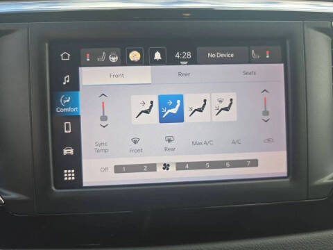 2024 Chrysler Voyager LX