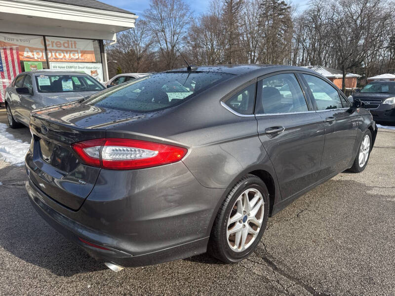 2016 Ford Fusion SE