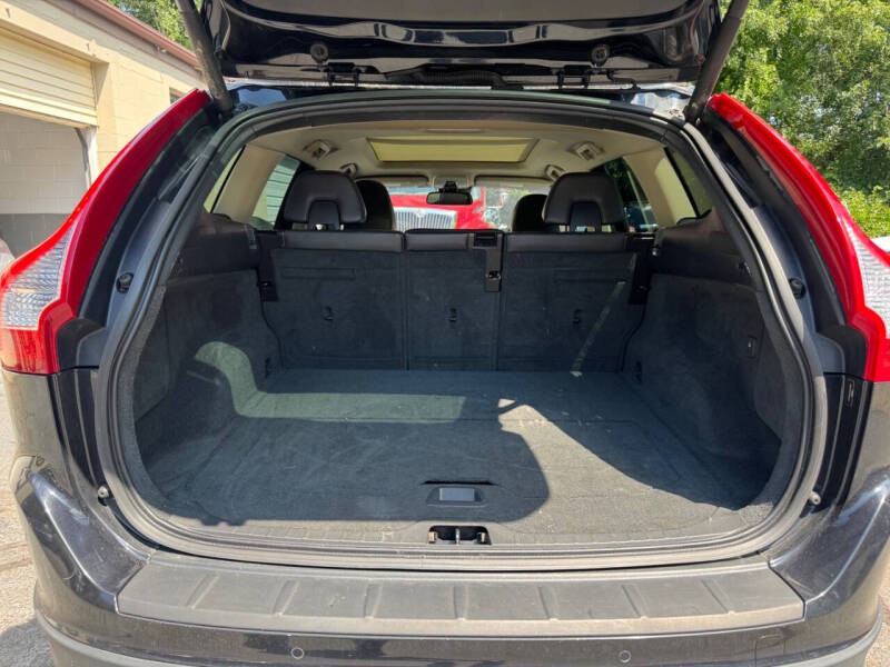 2012 Volvo XC60 T6 R-Design