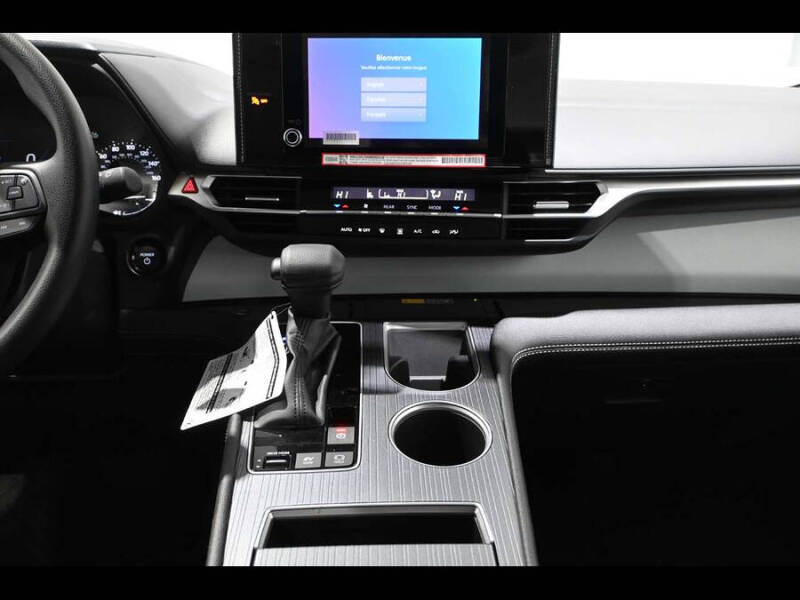 2025 Toyota Sienna LE 8-Passenger